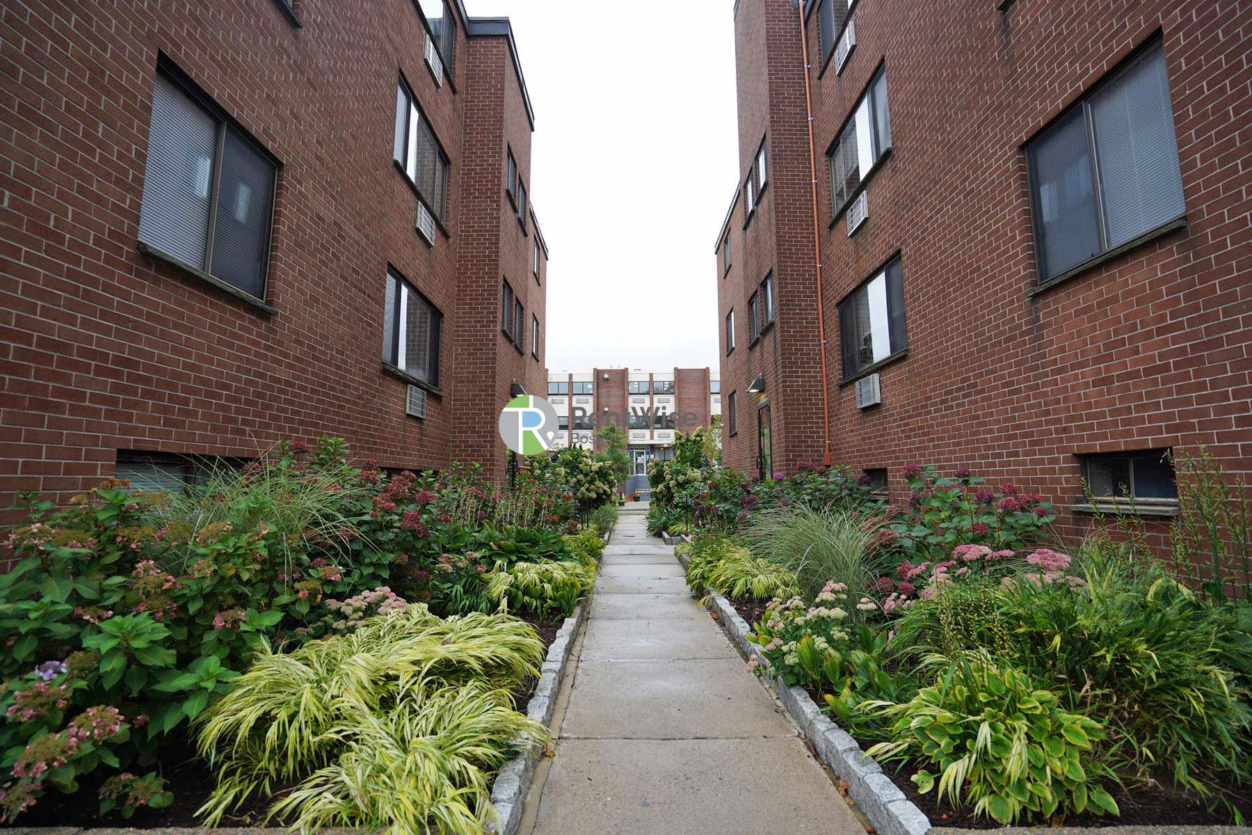 Photo of 230 Babcock Street
