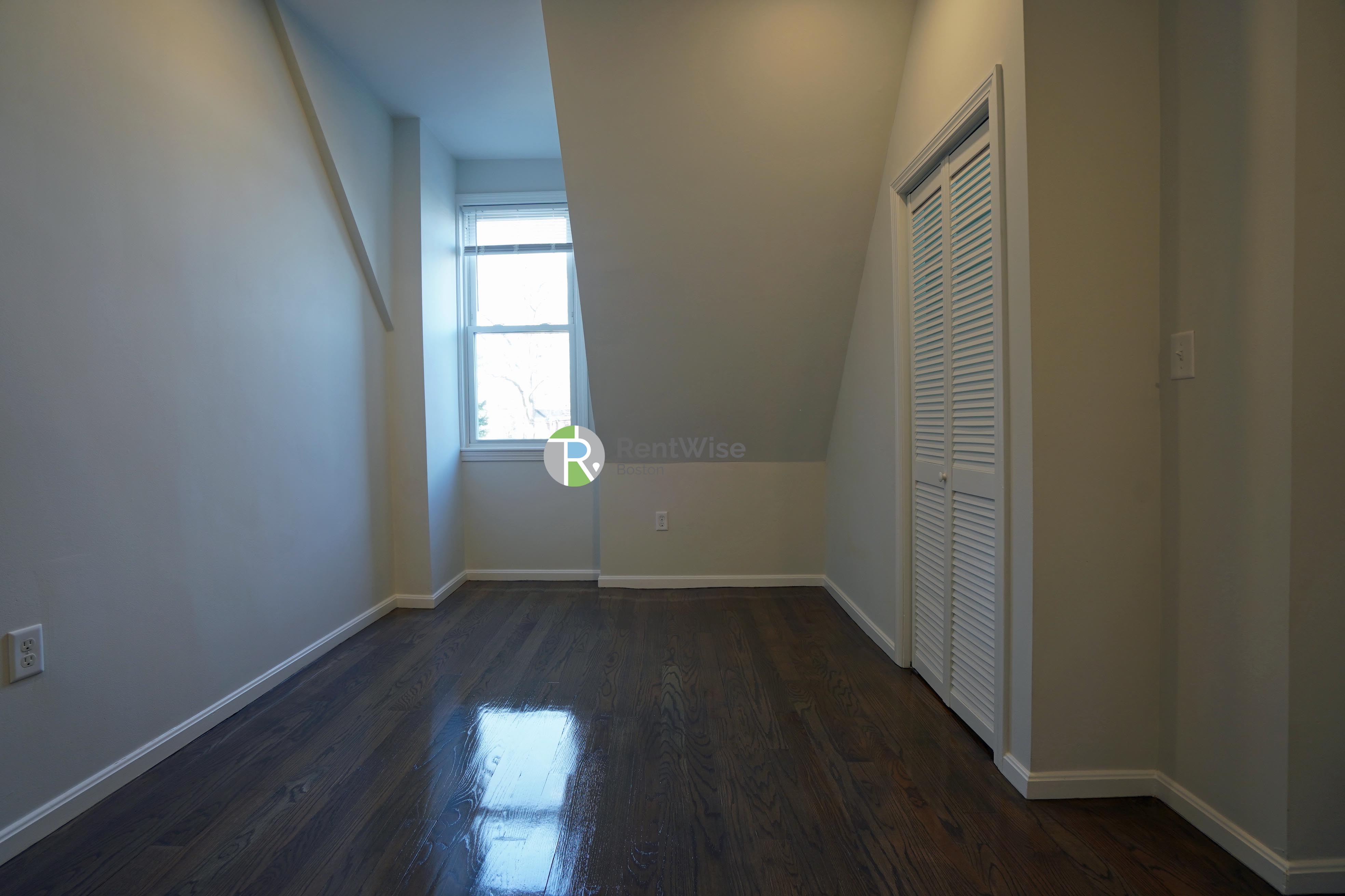 Photo of 1406 Beacon St