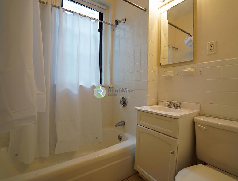 Photo of 1152 Commonwealth Ave