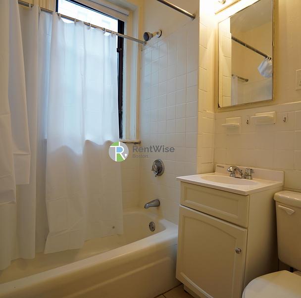 Photo of 1152 Commonwealth Ave