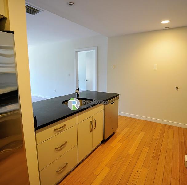 Photo of 601 Albany Street