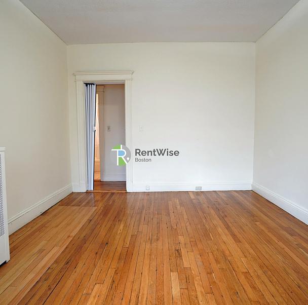 Photo of 1152 Commonwealth Ave