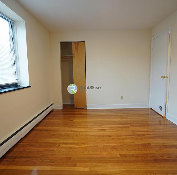 Photo of 230 Babcock Street