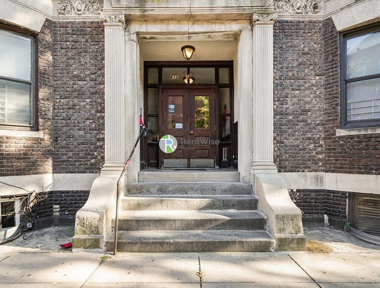 Photo of 612 Columbus Ave