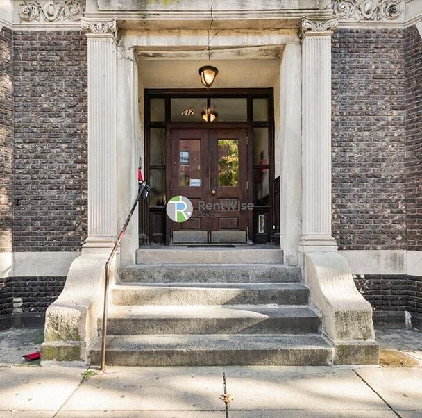 Photo of 612 Columbus Ave