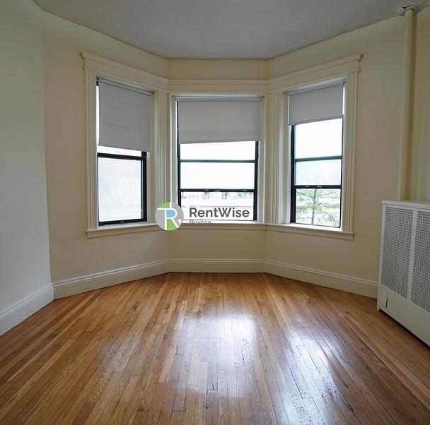 Photo of 1152 Commonwealth Ave