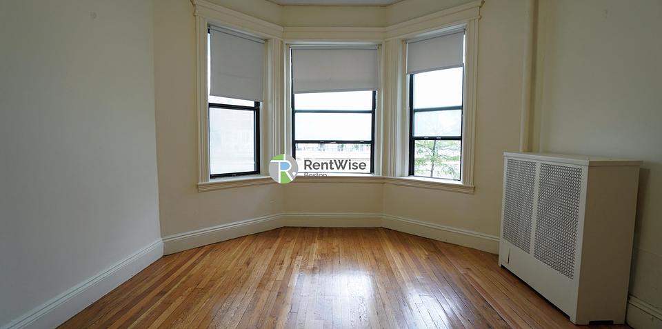 Photo of 1152 Commonwealth Ave