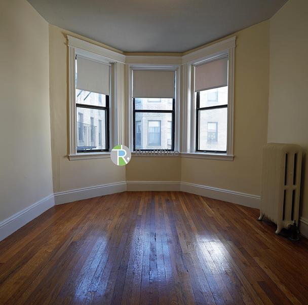 Photo of 1152 Commonwealth Ave