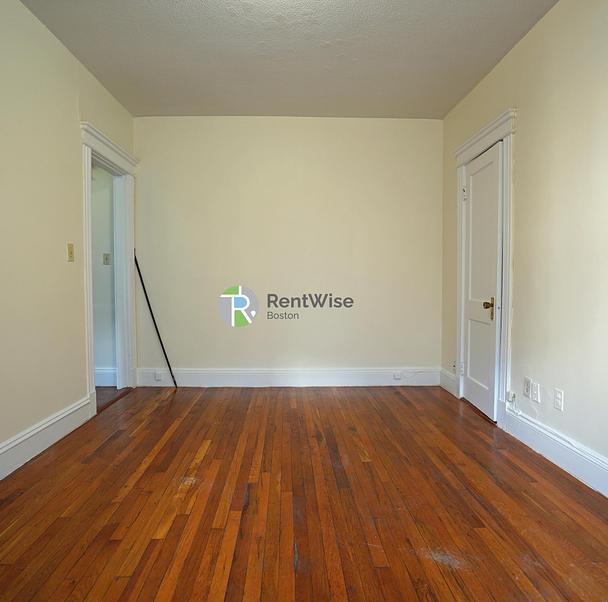 Photo of 1152 Commonwealth Ave