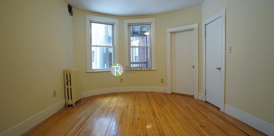 Photo of 1683 Commonwealth Ave