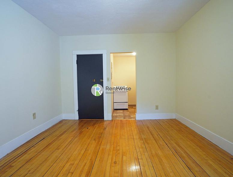 Photo of 1683 Commonwealth Ave