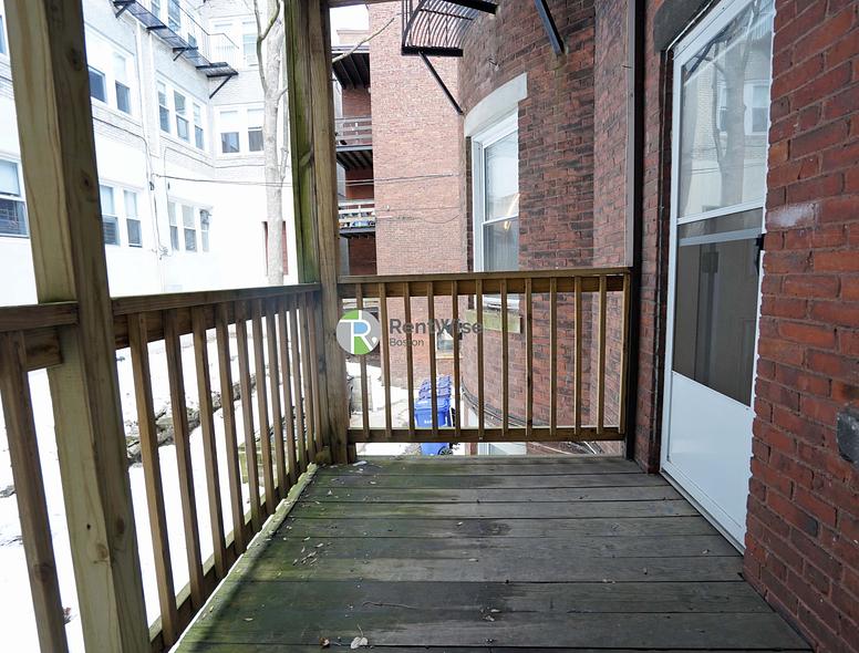 Photo of 1683 Commonwealth Ave