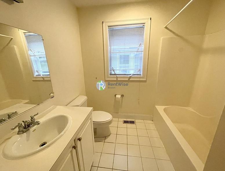 Photo of 128 Hillside St