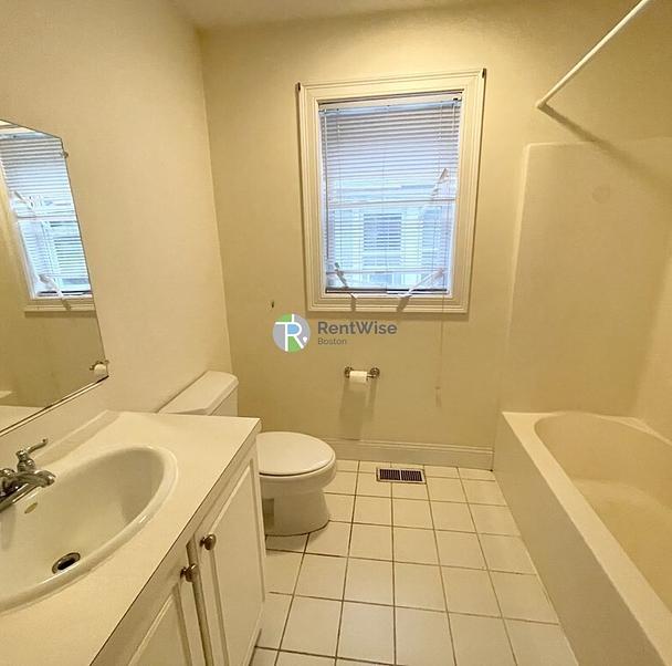 Photo of 128 Hillside St