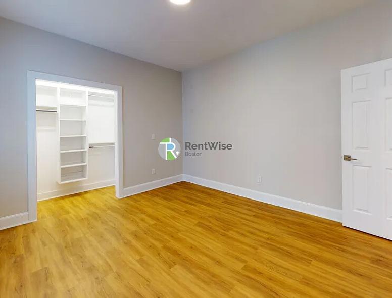 Photo of 829 Beacon St