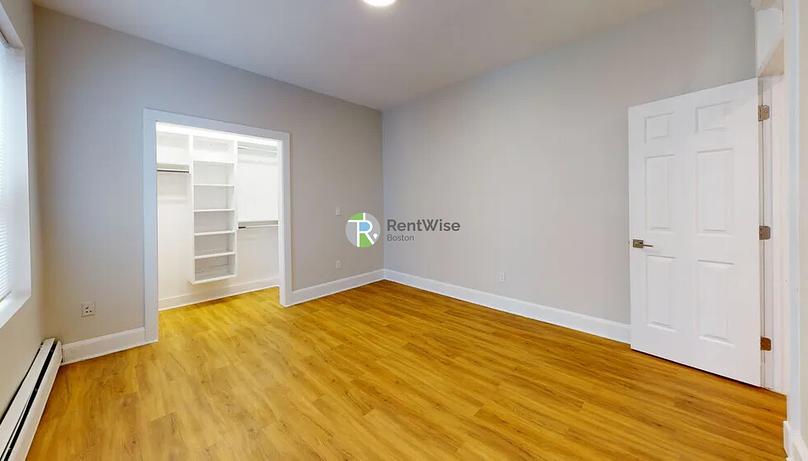 Photo of 829 Beacon St