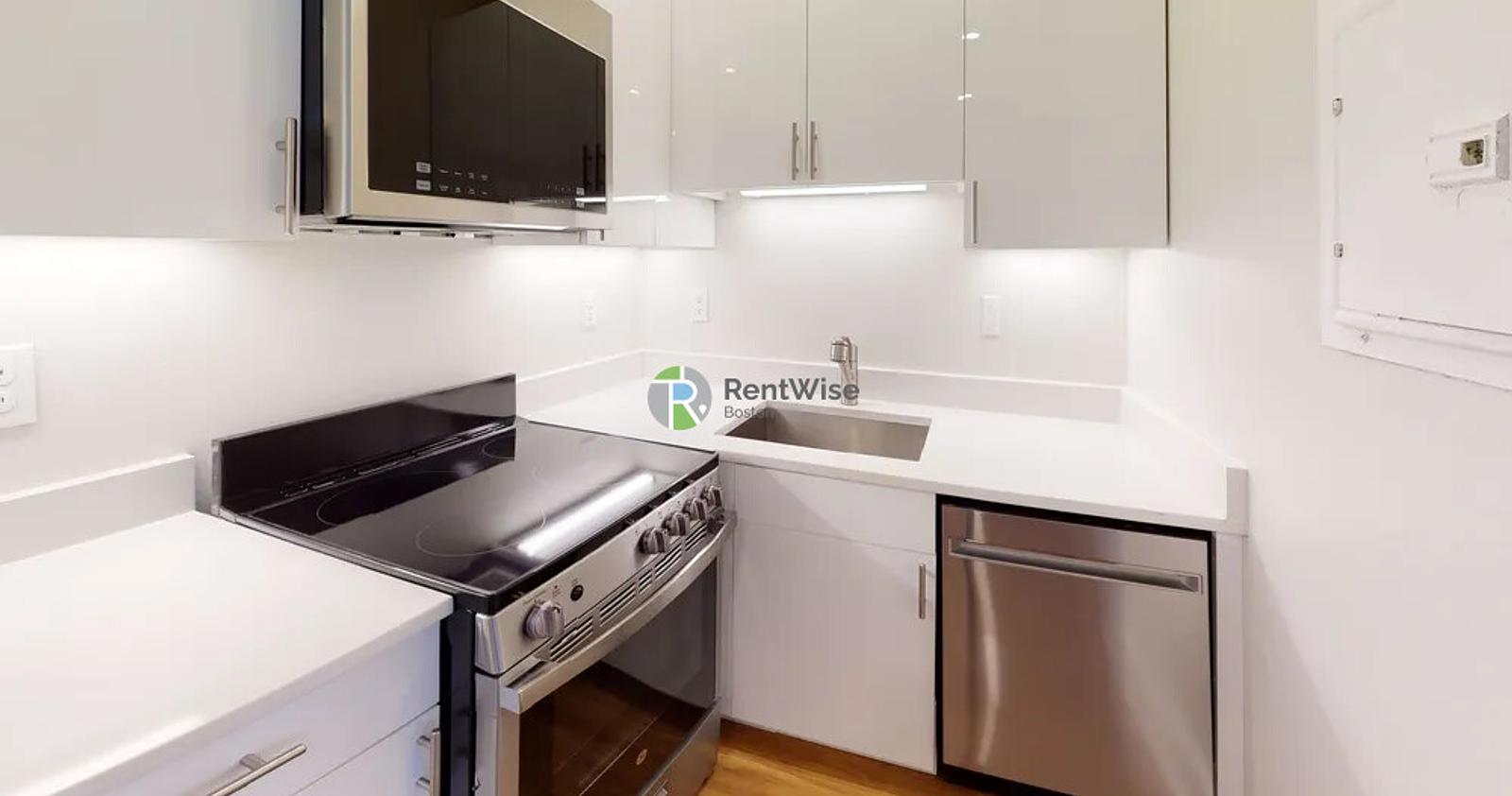 Photo of 829 Beacon St