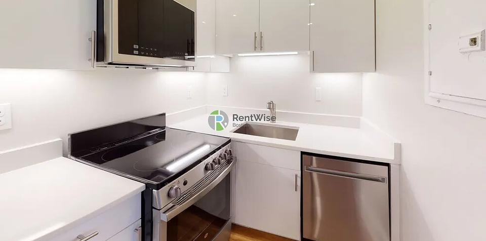 Photo of 829 Beacon St