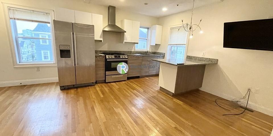 Photo of 128 Hillside St