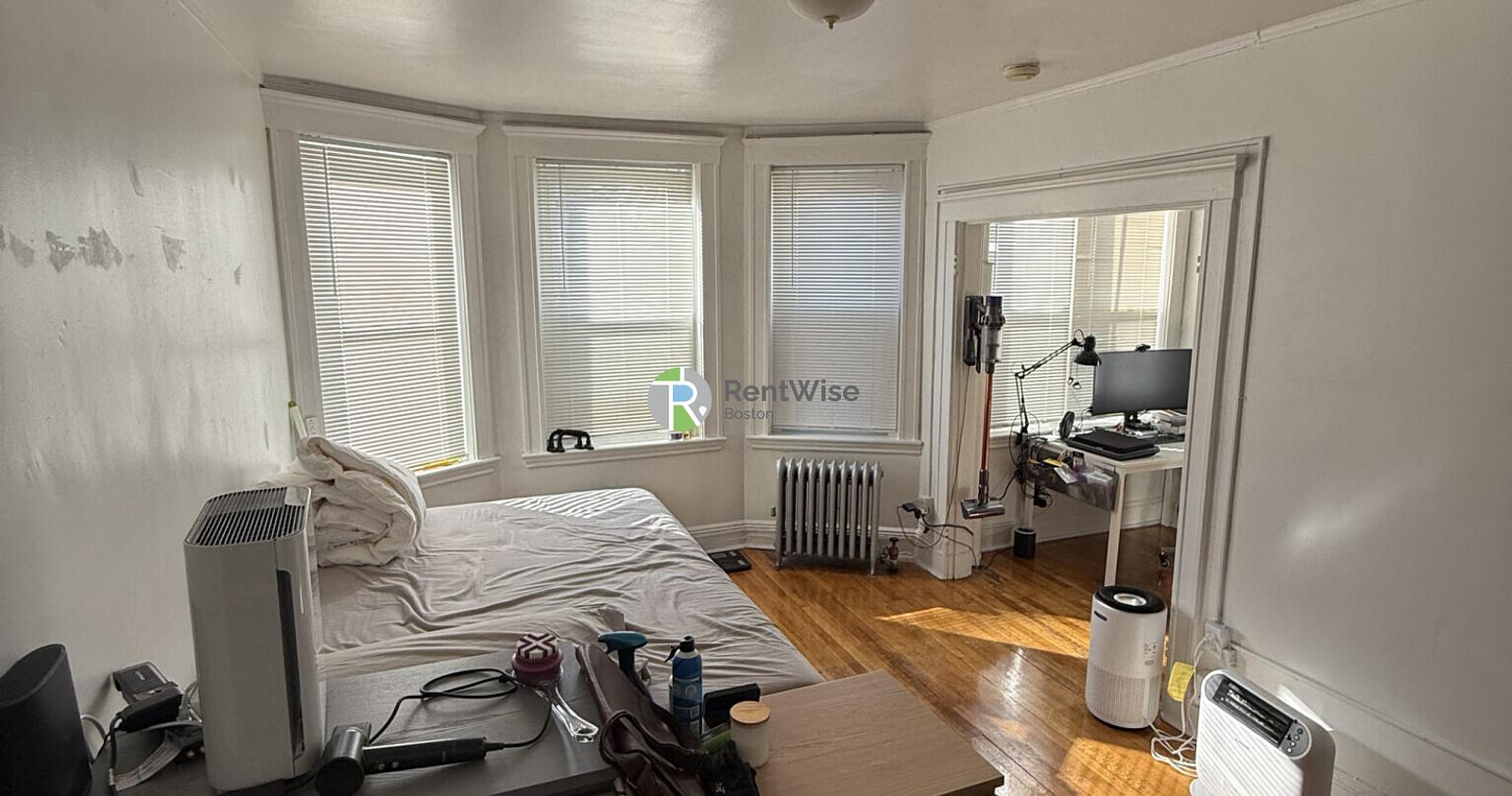 Photo of 121 Park Dr