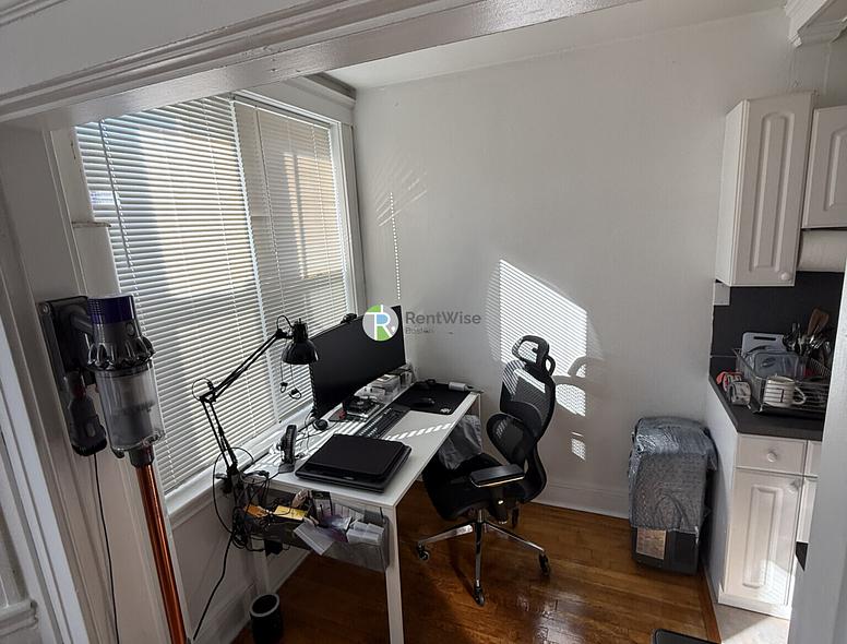 Photo of 121 Park Dr