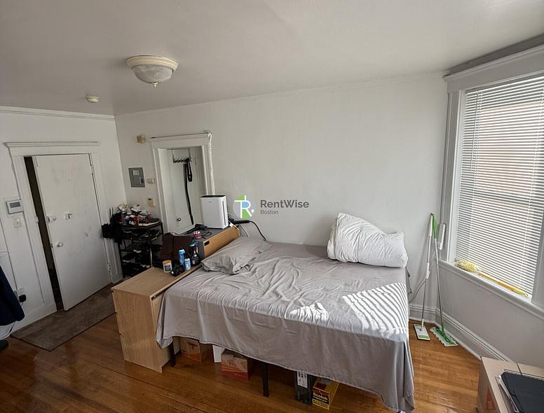Photo of 121 Park Dr