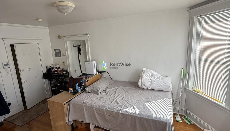 Photo of 121 Park Dr