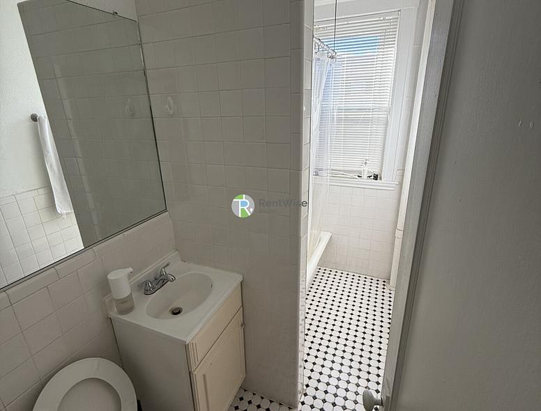 Photo of 121 Park Dr