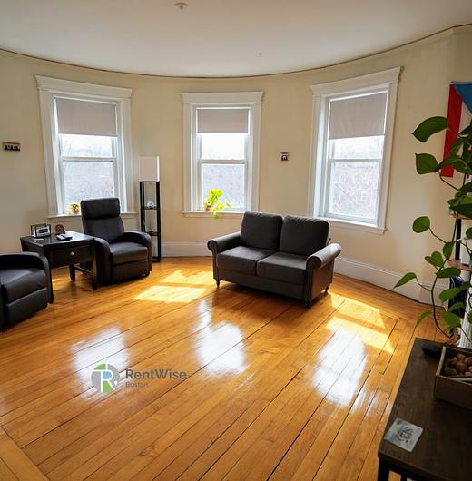 Photo of 1822 Beacon Street