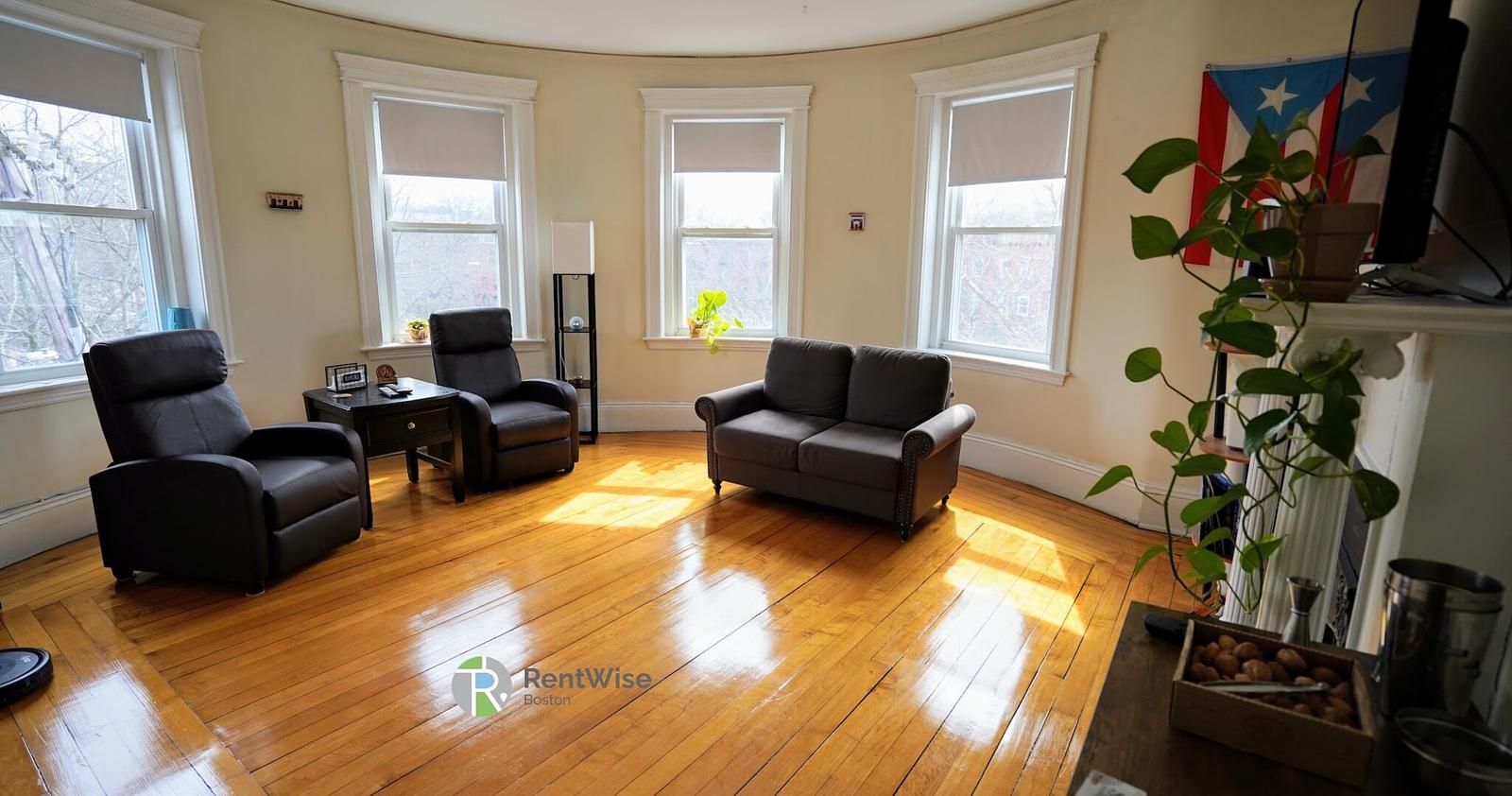 Photo of 1822 Beacon Street
