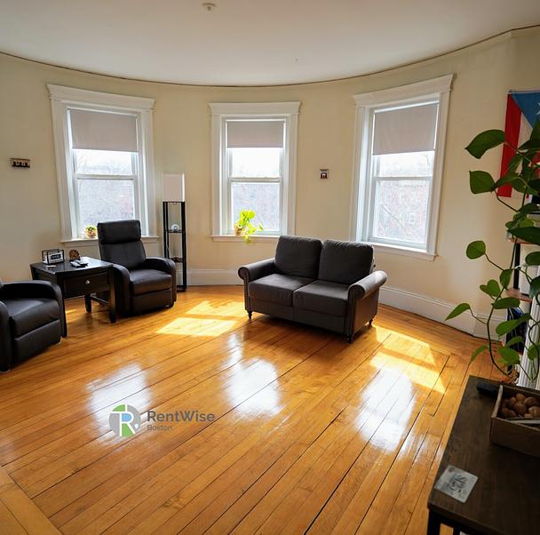 Photo of 1822 Beacon Street