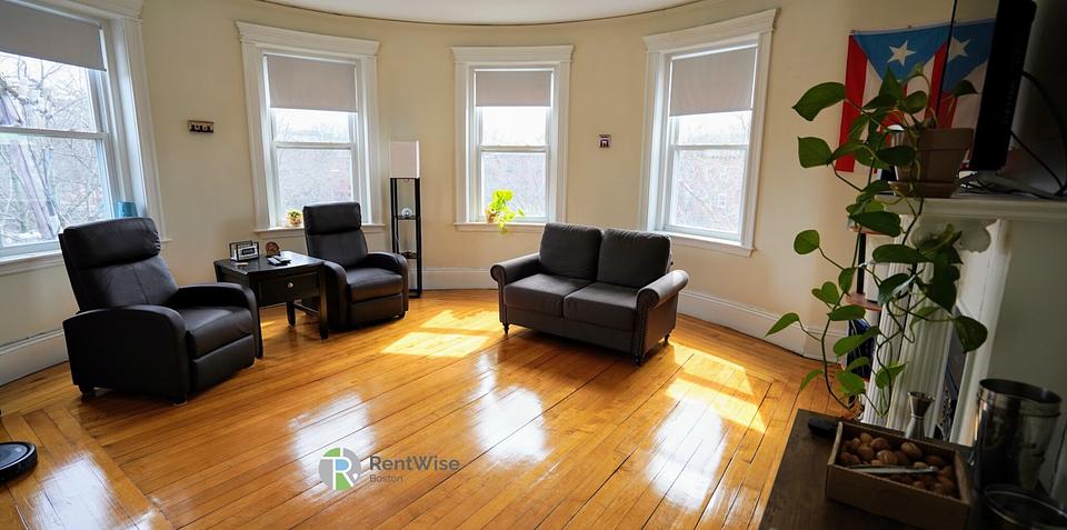 Photo of 1822 Beacon Street