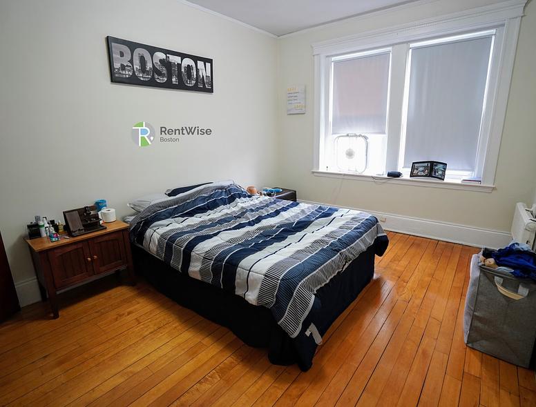Photo of 1822 Beacon Street