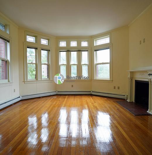 Photo of 195 Commonwealth Ave