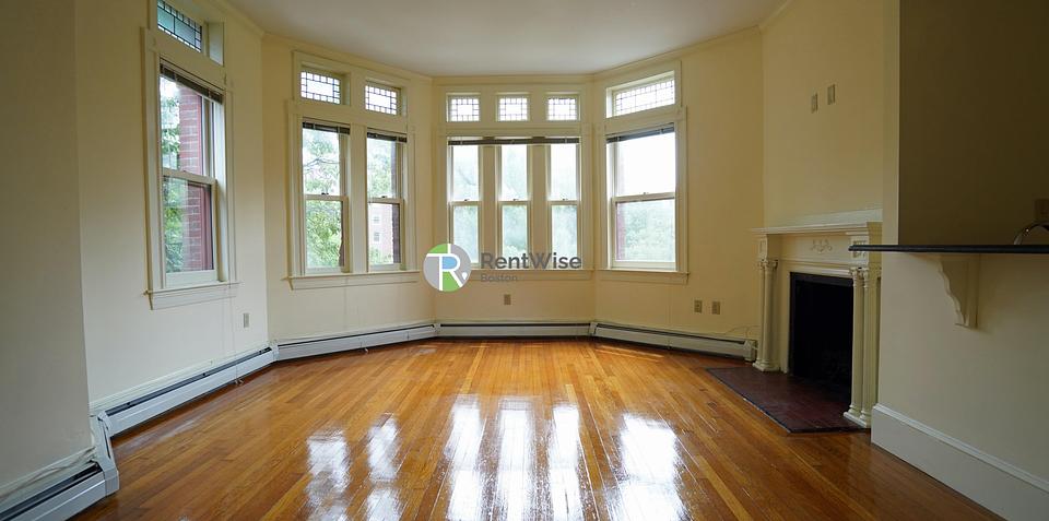 Photo of 195 Commonwealth Ave