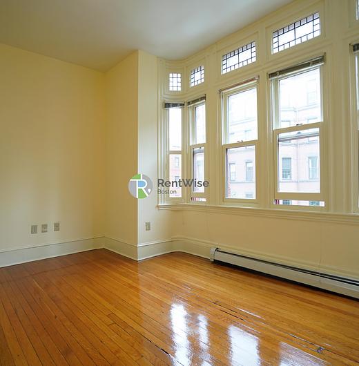 Photo of 195 Commonwealth Ave