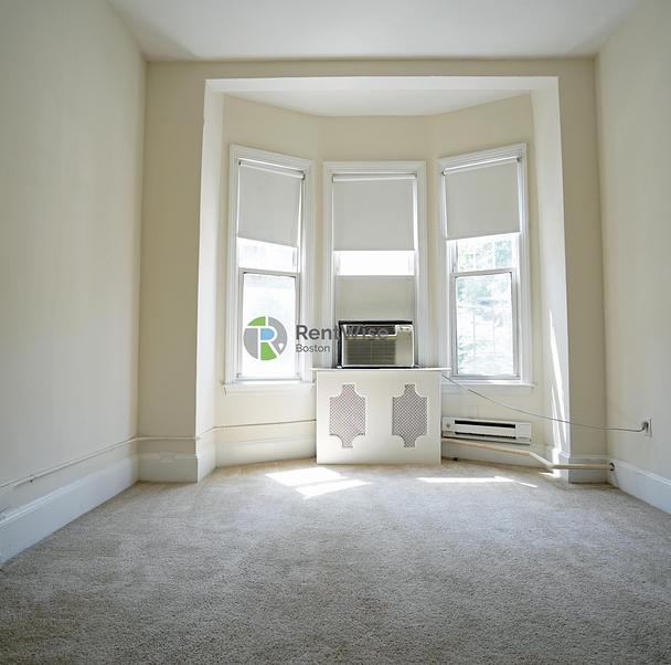 Photo of 1223 Beacon Street