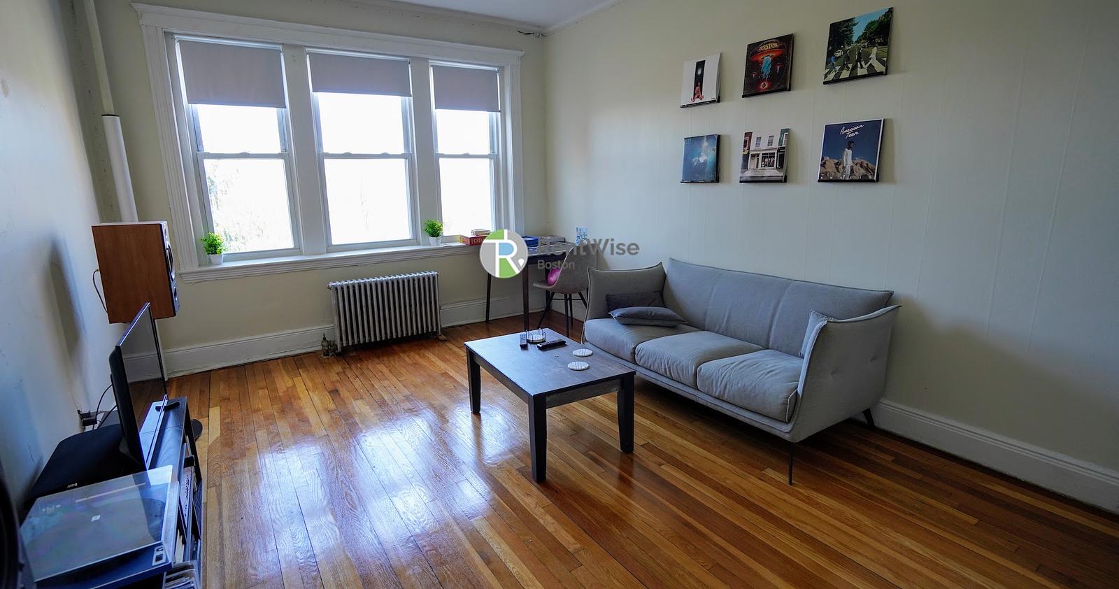 Photo of 1810 Commonwealth Ave