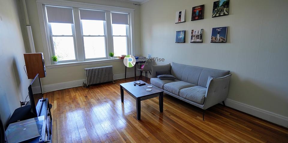 Photo of 1810 Commonwealth Ave