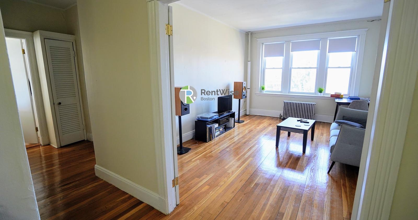 Photo of 1810 Commonwealth Ave