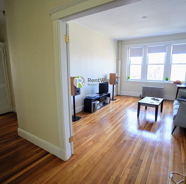 Photo of 1810 Commonwealth Ave