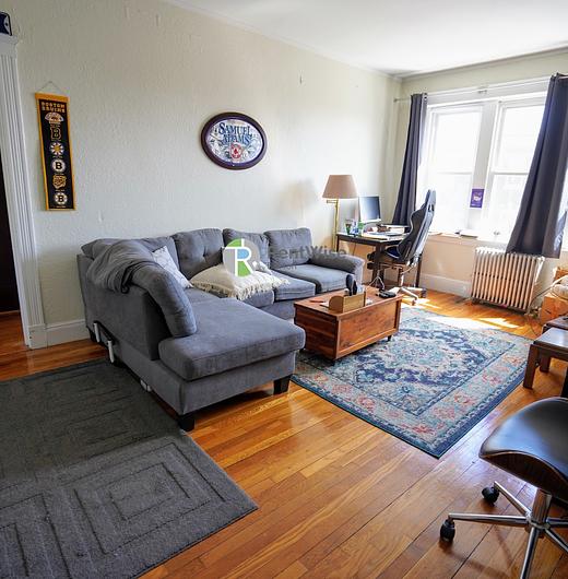 Photo of 1810 Commonwealth Ave