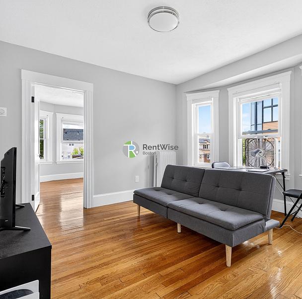 Photo of 256 Main St