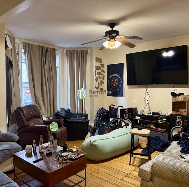 Photo of 731 Parker St
