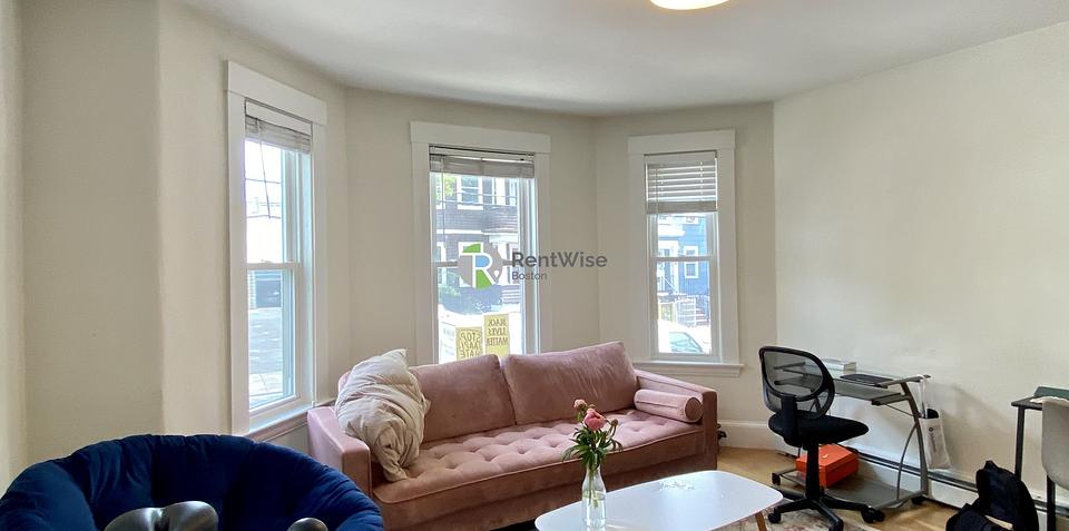 Photo of 319 Columbia St.