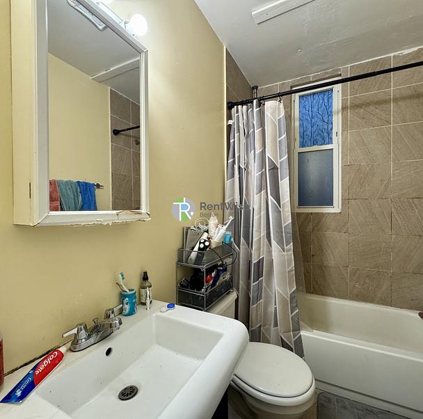 Photo of 731 Parker St
