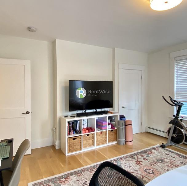 Photo of 319 Columbia St.