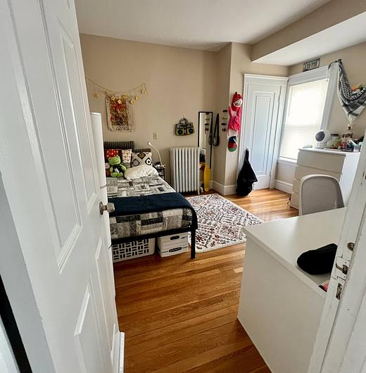 Photo of Spacious and sunny apartment - close to Tufts!