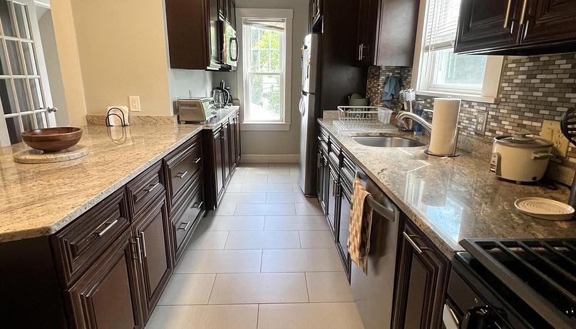 Photo of Spacious and sunny apartment - close to Tufts!