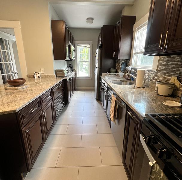 Photo of Spacious and sunny apartment - close to Tufts!